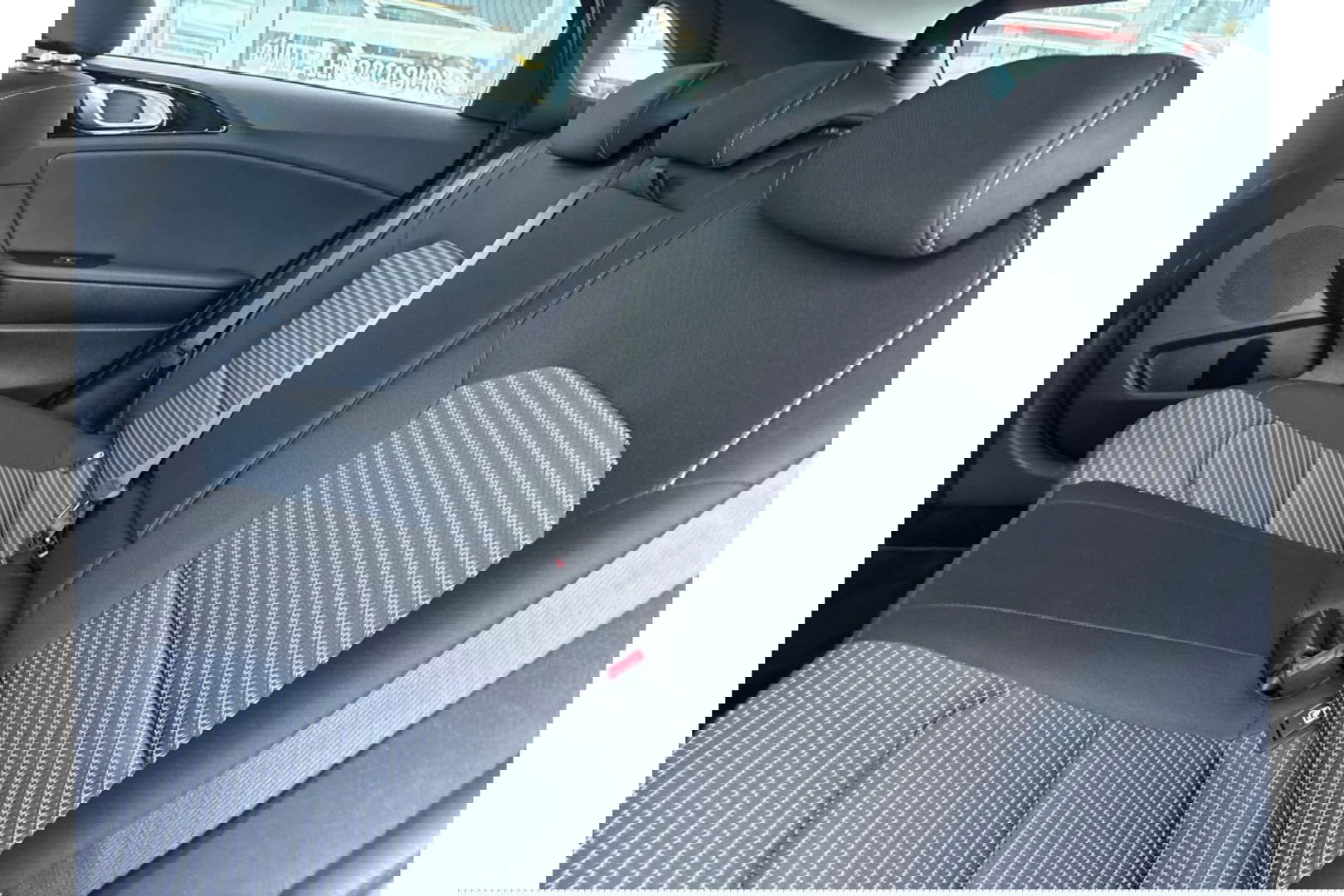 Kia Ceed 1.5 T-GDI AUTOMAAT DYNAMICLINE NAVI LMV PDC WINTERPACK