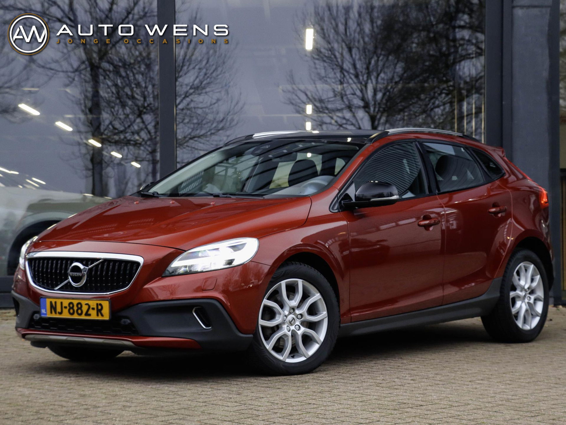 Volvo V40 Cross Country 2.0 T3 Nordic+ 150pk Leer Pano Trekhaak Memory
