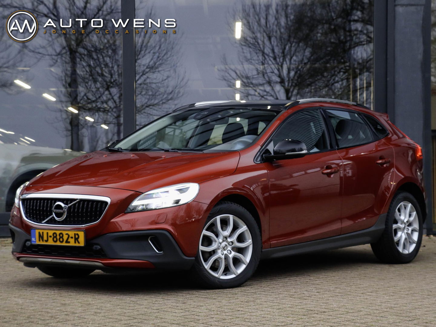 Volvo V40 Cross Country 2.0 T3 Nordic+ 150pk Leer Pano Trekhaak Memory