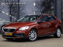 Volvo V40 Cross Country 2.0 T3 Nordic+ 150pk Leer Pano Trekhaak Memory