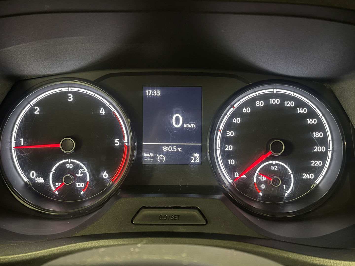 Volkswagen Transporter 2.0 TDI L2H1 30 DC Comfortline | Marge! | BPM Vrij | 6 Persoons! | Apple Carplay | Android Auto | Camera | Trekhaak | Airconditioning | Cruise Control | Isofix |