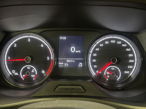 Volkswagen Transporter 2.0 TDI L2H1 30 DC Comfortline | Marge! | BPM Vrij | 6 Persoons! | Apple Carplay | Android Auto | Camera | Trekhaak | Airconditioning | Cruise Control | Isofix |