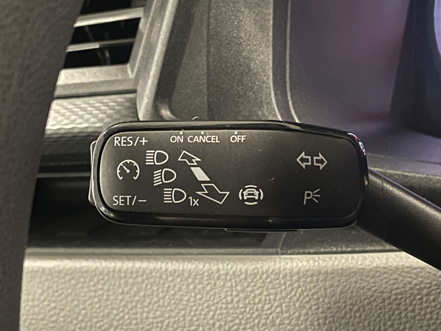 Volkswagen Transporter 2.0 TDI L2H1 30 DC Comfortline | Marge! | BPM Vrij | 6 Persoons! | Apple Carplay | Android Auto | Camera | Trekhaak | Airconditioning | Cruise Control | Isofix |