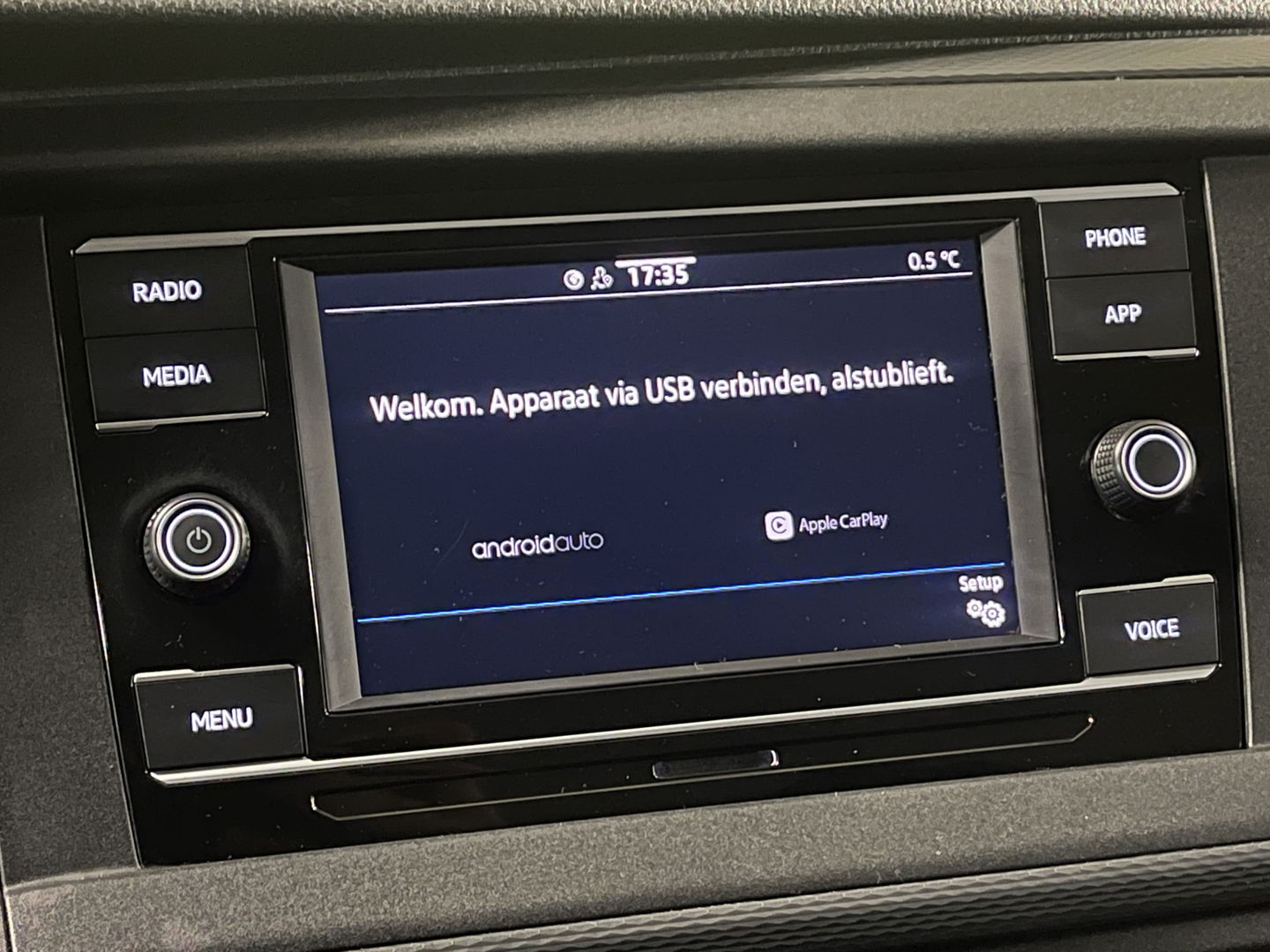 Volkswagen Transporter 2.0 TDI L2H1 30 DC Comfortline | Marge! | BPM Vrij | 6 Persoons! | Apple Carplay | Android Auto | Camera | Trekhaak | Airconditioning | Cruise Control | Isofix |