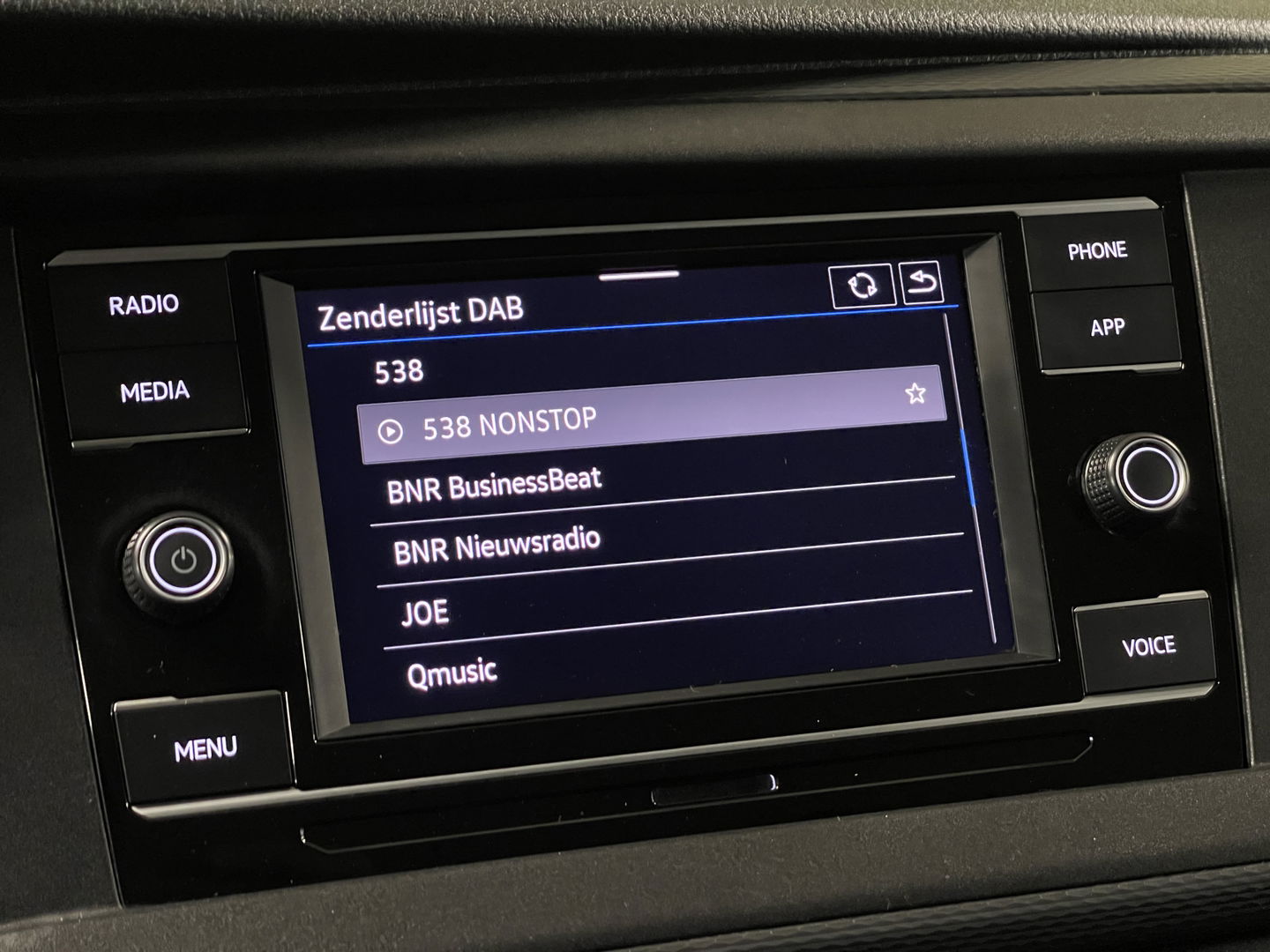 Volkswagen Transporter 2.0 TDI L2H1 30 DC Comfortline | Marge! | BPM Vrij | 6 Persoons! | Apple Carplay | Android Auto | Camera | Trekhaak | Airconditioning | Cruise Control | Isofix |