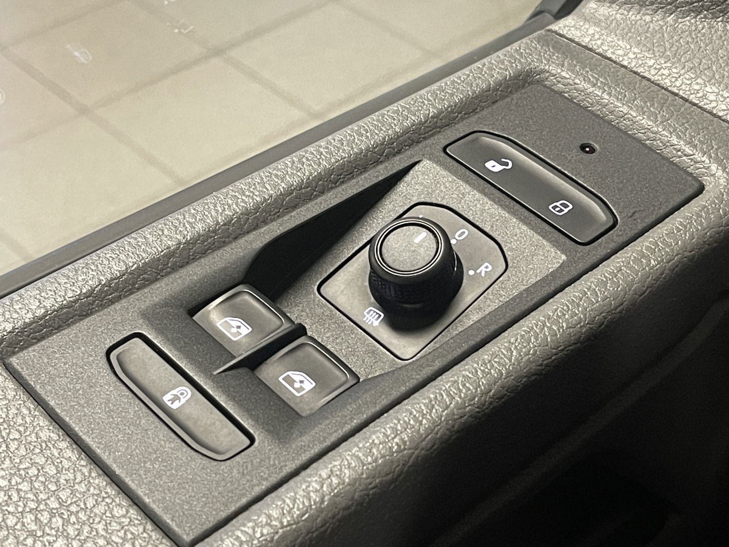 Volkswagen Transporter 2.0 TDI L2H1 30 DC Comfortline | Marge! | BPM Vrij | 6 Persoons! | Apple Carplay | Android Auto | Camera | Trekhaak | Airconditioning | Cruise Control | Isofix |