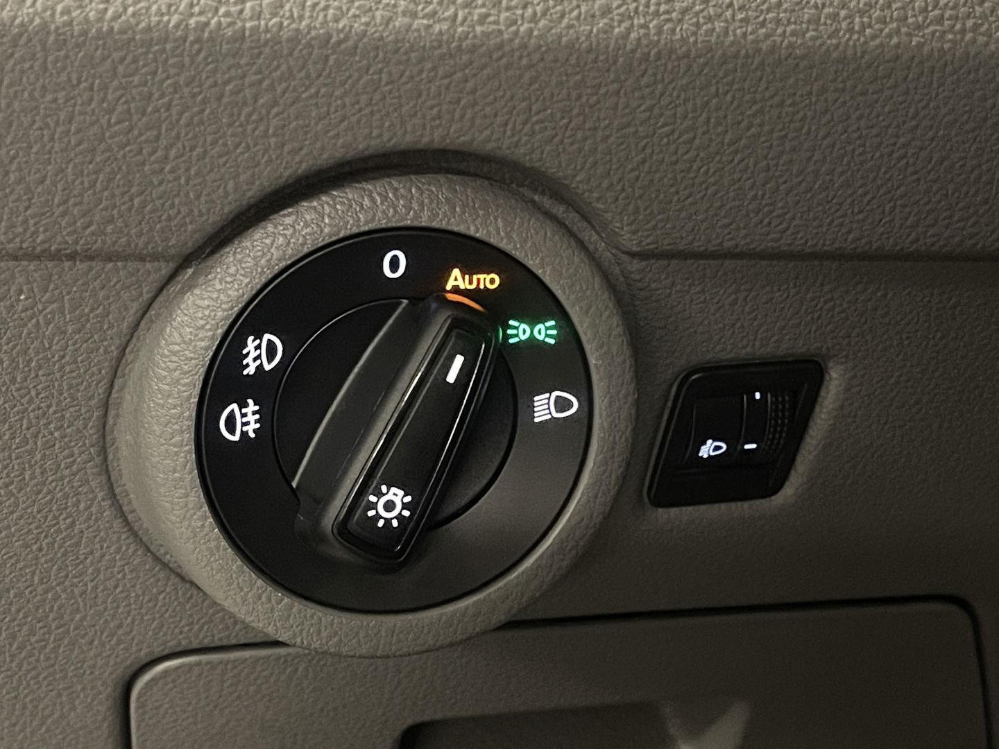 Volkswagen Transporter 2.0 TDI L2H1 30 DC Comfortline | Marge! | BPM Vrij | 6 Persoons! | Apple Carplay | Android Auto | Camera | Trekhaak | Airconditioning | Cruise Control | Isofix |