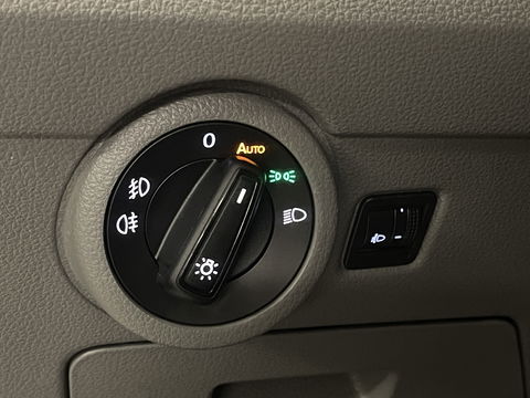 Volkswagen Transporter 2.0 TDI L2H1 30 DC Comfortline | Marge! | BPM Vrij | 6 Persoons! | Apple Carplay | Android Auto | Camera | Trekhaak | Airconditioning | Cruise Control | Isofix |