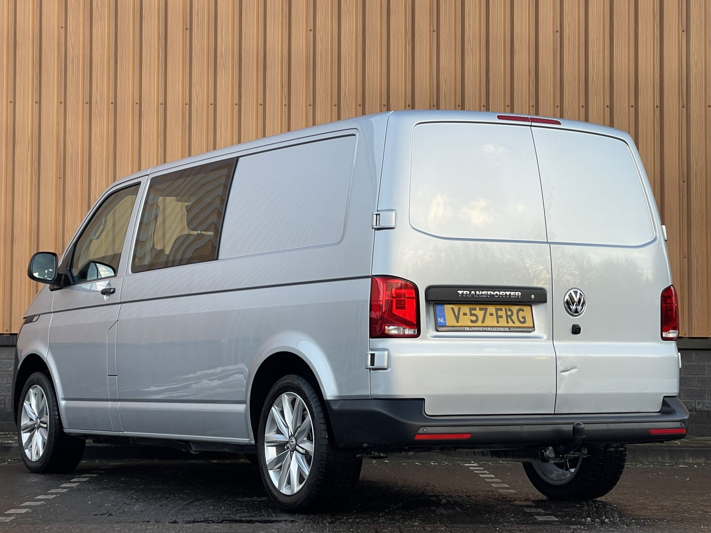 Volkswagen Transporter 2.0 TDI L2H1 30 DC Comfortline | Marge! | BPM Vrij | 6 Persoons! | Apple Carplay | Android Auto | Camera | Trekhaak | Airconditioning | Cruise Control | Isofix |