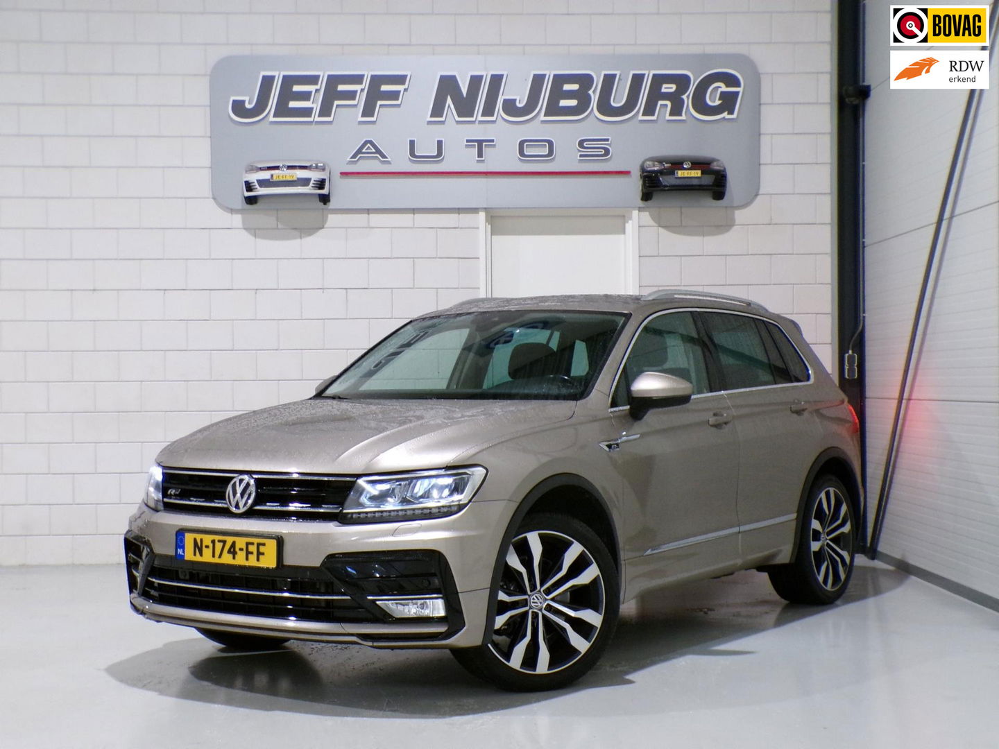 Volkswagen Tiguan 2.0 TSI DSG 220PK 4Motion Highline R-Line "Automaat" Full-LED Trekhaak Apple-Carplay Dynaudio Virtual Stoelverw.