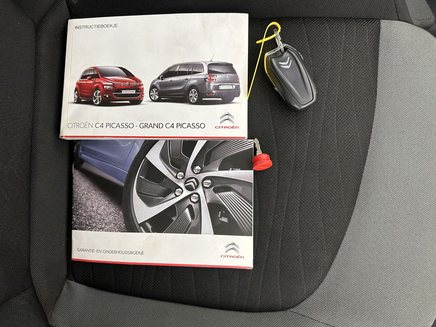 Citroën Grand C4 Picasso 1.6 BlueHDi Shine [ 7-Pers ] *NAVI-FULLMAP | DIGI-COCKPIT | CAMERA | COMFORT-SEATS | KEYLESS | ECC | TOWBAR | PDC | CRUISE | PRIVACY-GLASS | 17''ALU*