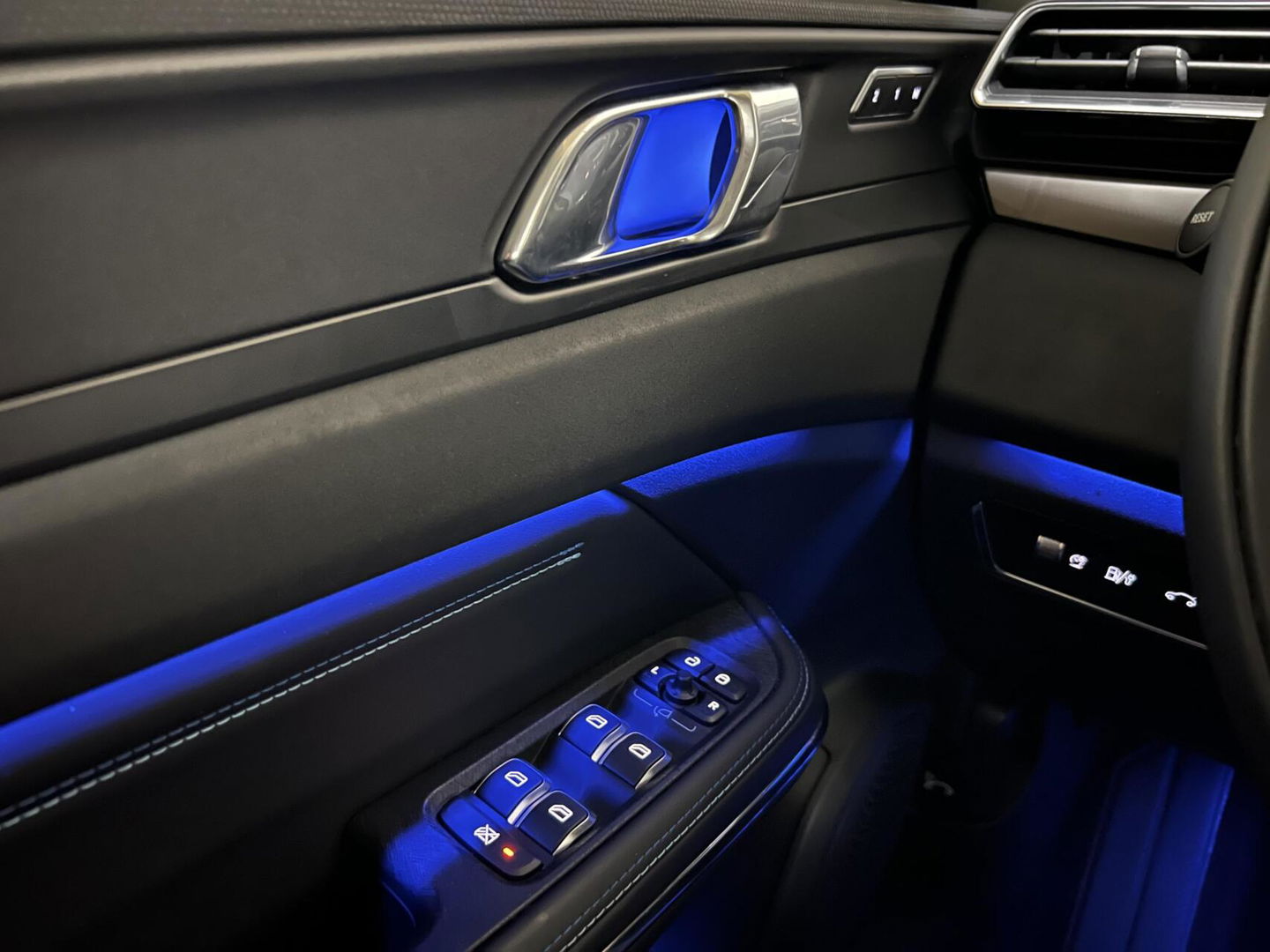 Lynk & Co 01 1.5 Plug-in Black Edition Sfeerver. NAP