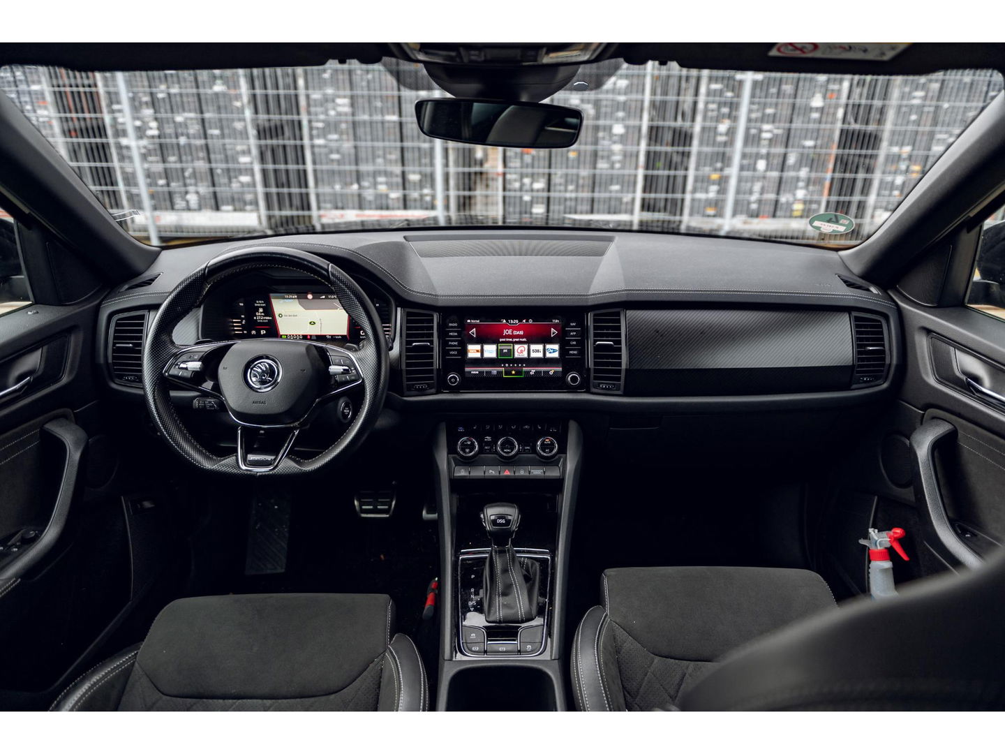 Škoda Kodiaq 1.5 TSI Sportline Business 7p. | ALL SEASON BANDEN | TREKHAAK | ADAPTIVE CRUISE | ELEKTR. ACHTERKLEP