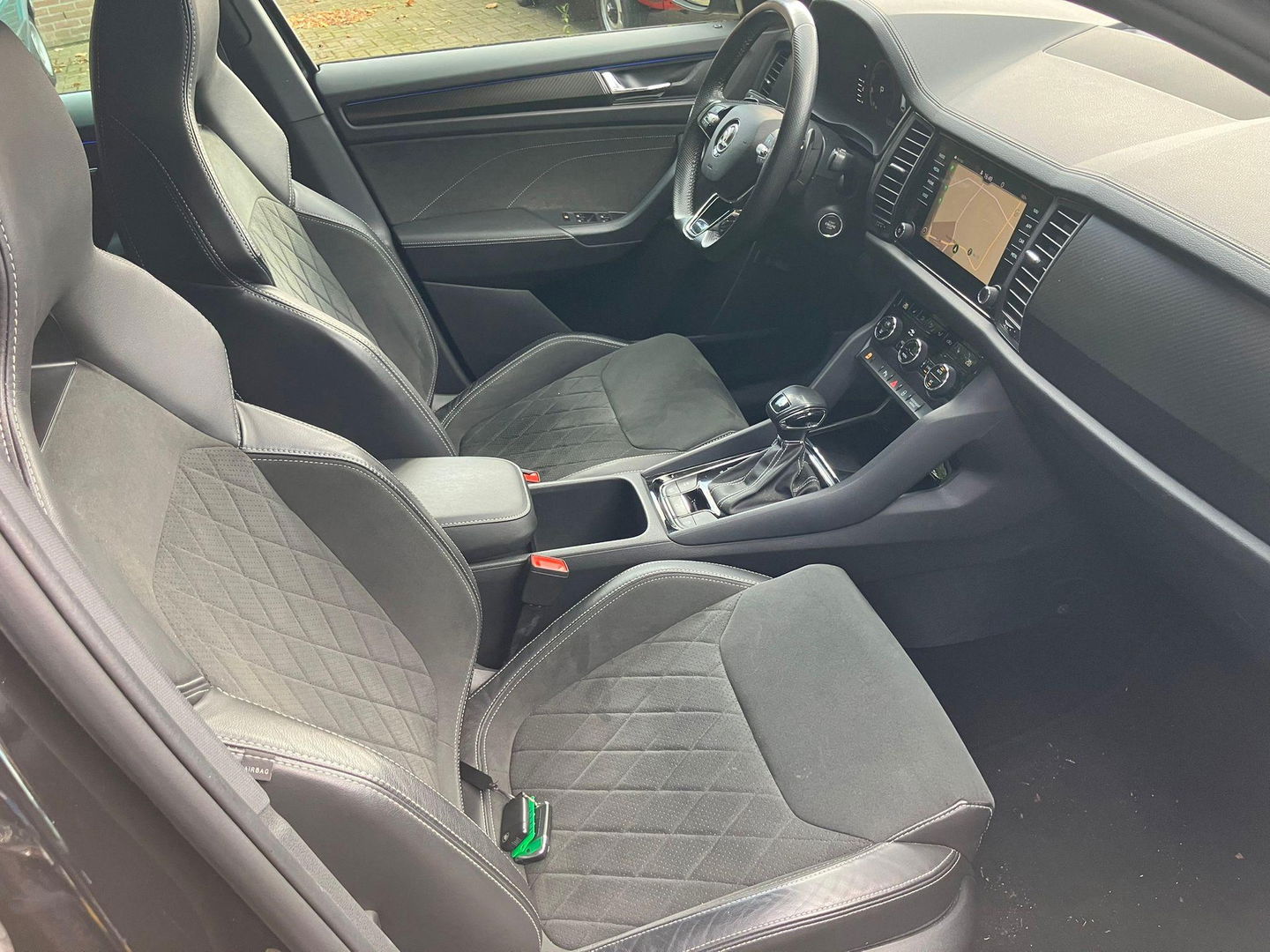 Škoda Kodiaq 1.5 TSI Sportline Business 7p. | ALL SEASON BANDEN | TREKHAAK | ADAPTIVE CRUISE | ELEKTR. ACHTERKLEP