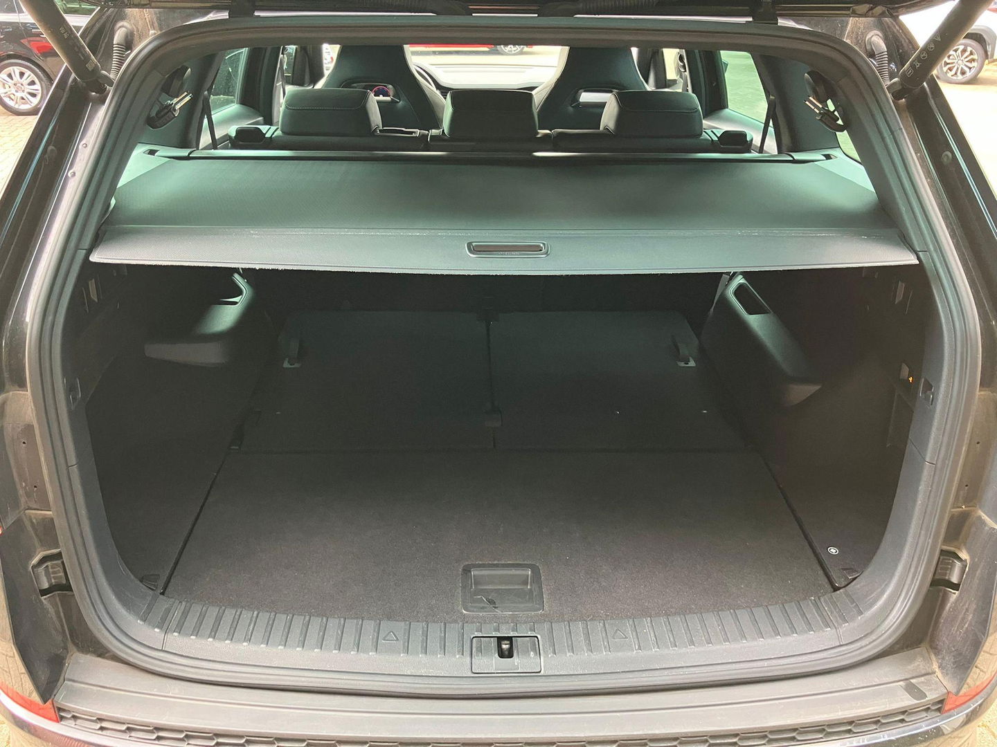 Škoda Kodiaq 1.5 TSI Sportline Business 7p. | ALL SEASON BANDEN | TREKHAAK | ADAPTIVE CRUISE | ELEKTR. ACHTERKLEP