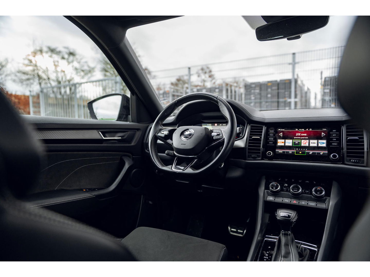 Škoda Kodiaq 1.5 TSI Sportline Business 7p. | ALL SEASON BANDEN | TREKHAAK | ADAPTIVE CRUISE | ELEKTR. ACHTERKLEP