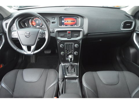 Volvo V40 T2 Polar+ | Dealer onderhouden | Automaat | Stoelverwarming | 4 All-Seasons | Cruise Control |