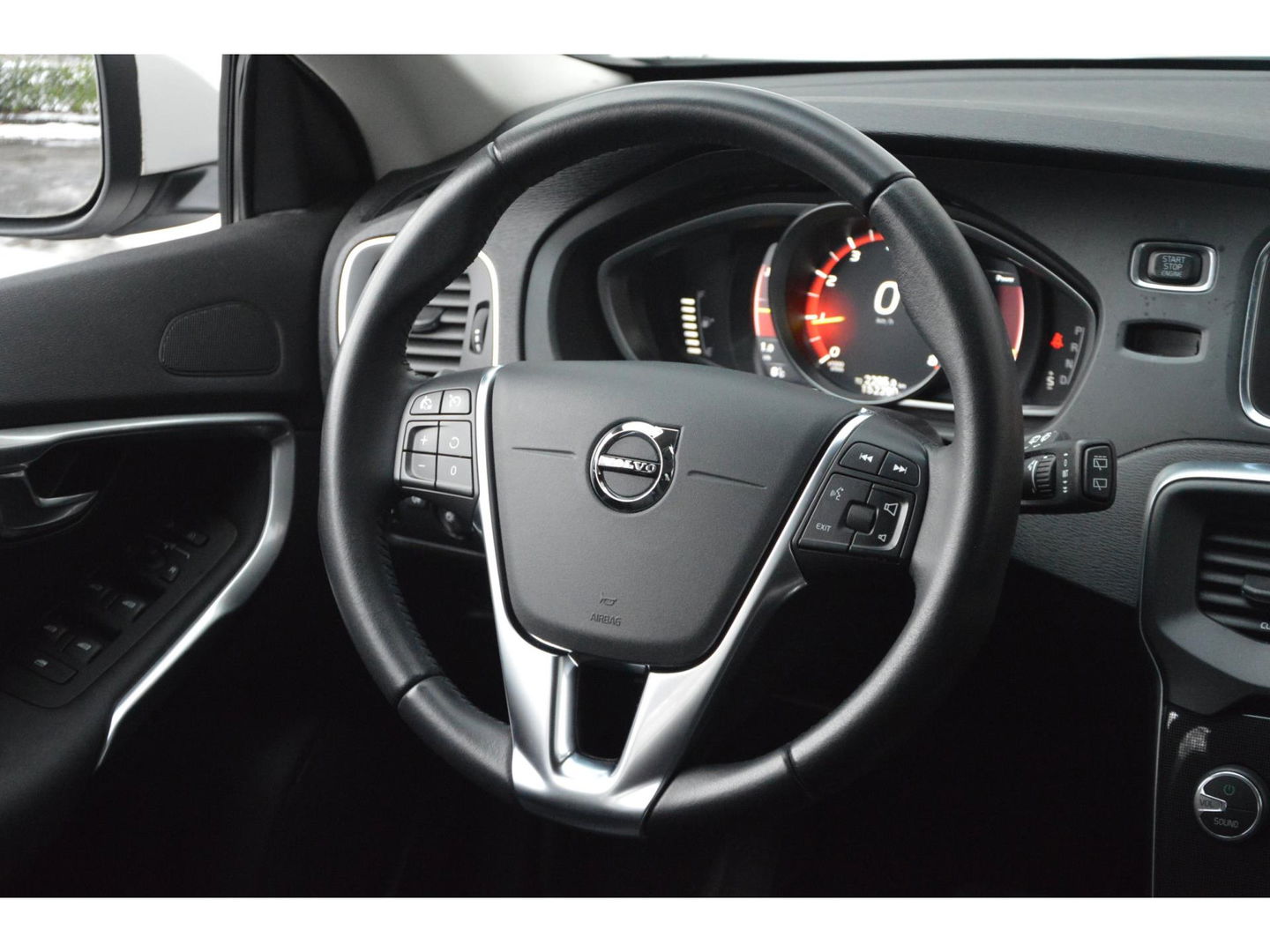 Volvo V40 T2 Polar+ | Dealer onderhouden | Automaat | Stoelverwarming | 4 All-Seasons | Cruise Control |