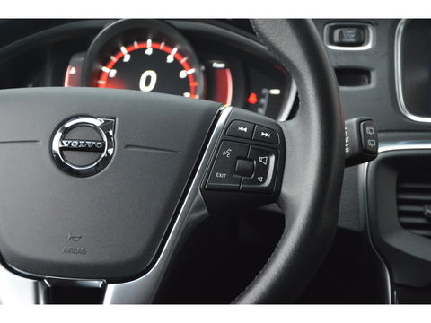 Volvo V40 T2 Polar+ | Dealer onderhouden | Automaat | Stoelverwarming | 4 All-Seasons | Cruise Control |
