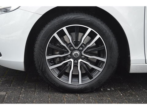 Volvo V40 T2 Polar+ | Dealer onderhouden | Automaat | Stoelverwarming | 4 All-Seasons | Cruise Control |