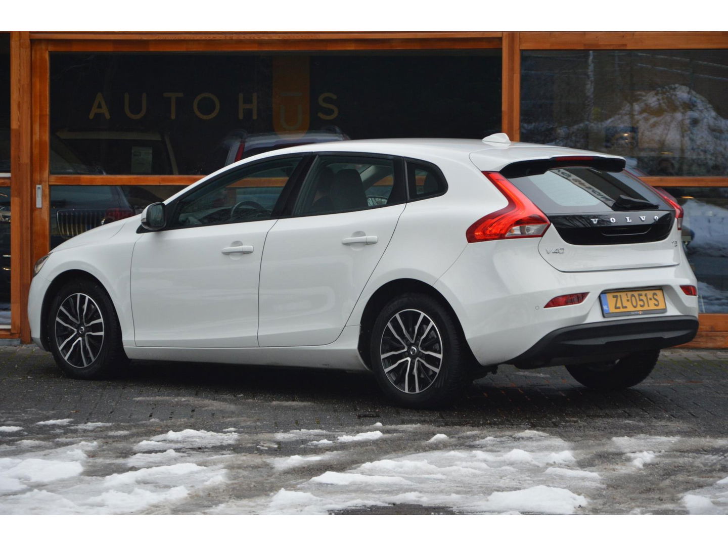 Volvo V40 T2 Polar+ | Dealer onderhouden | Automaat | Stoelverwarming | 4 All-Seasons | Cruise Control |