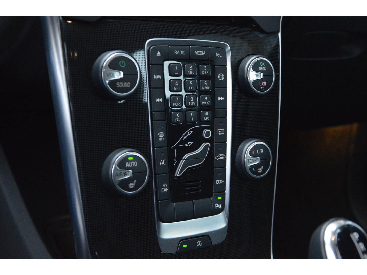 Volvo V40 T2 Polar+ | Dealer onderhouden | Automaat | Stoelverwarming | 4 All-Seasons | Cruise Control |