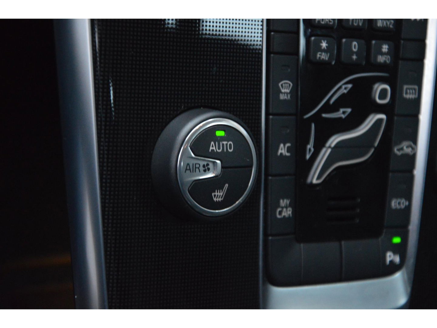 Volvo V40 T2 Polar+ | Dealer onderhouden | Automaat | Stoelverwarming | 4 All-Seasons | Cruise Control |