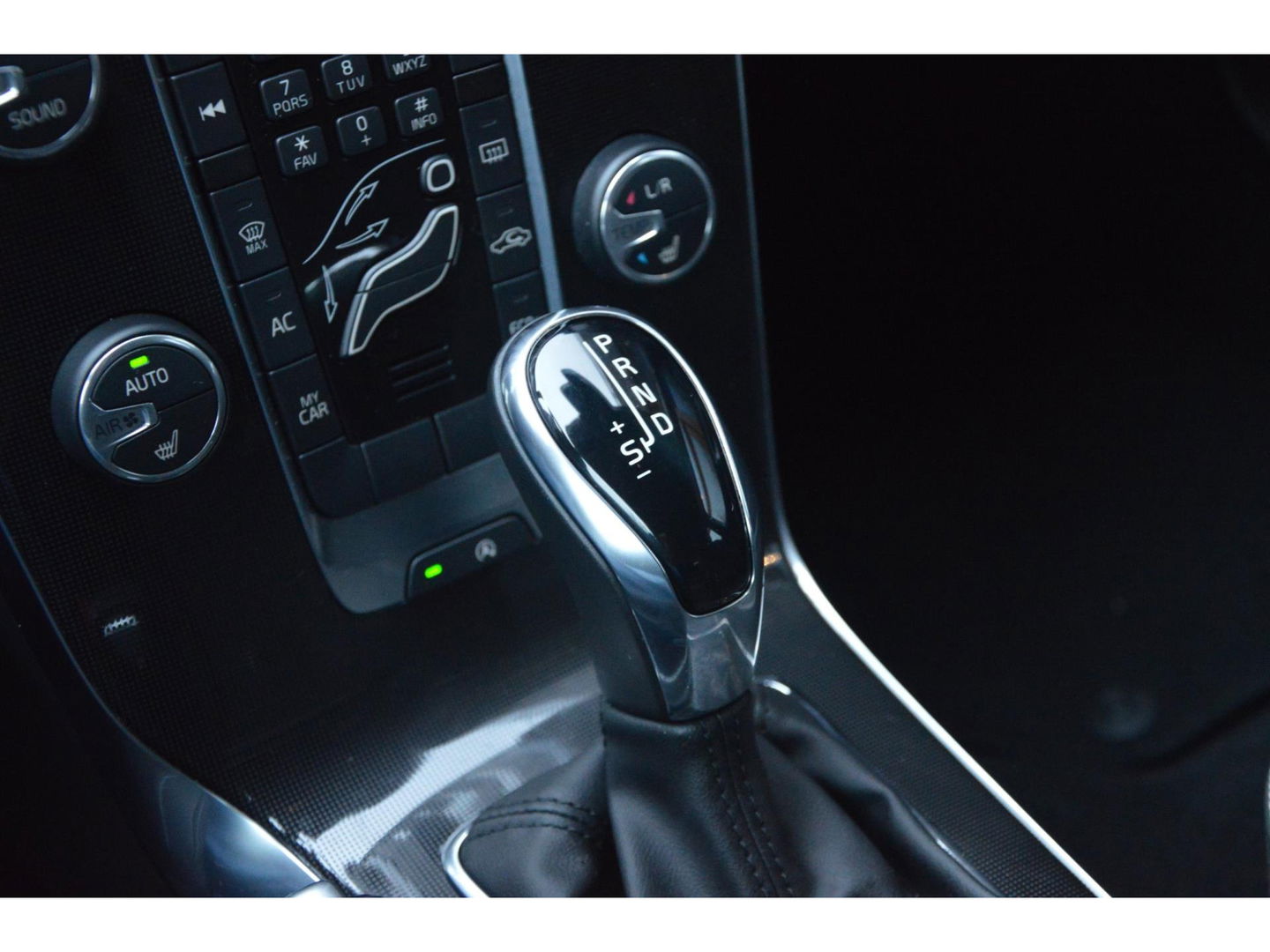 Volvo V40 T2 Polar+ | Dealer onderhouden | Automaat | Stoelverwarming | 4 All-Seasons | Cruise Control |