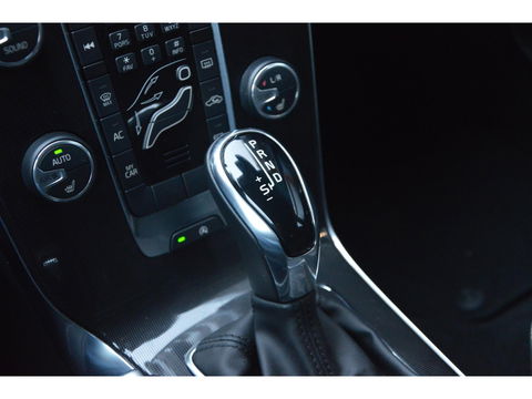 Volvo V40 T2 Polar+ | Dealer onderhouden | Automaat | Stoelverwarming | 4 All-Seasons | Cruise Control |