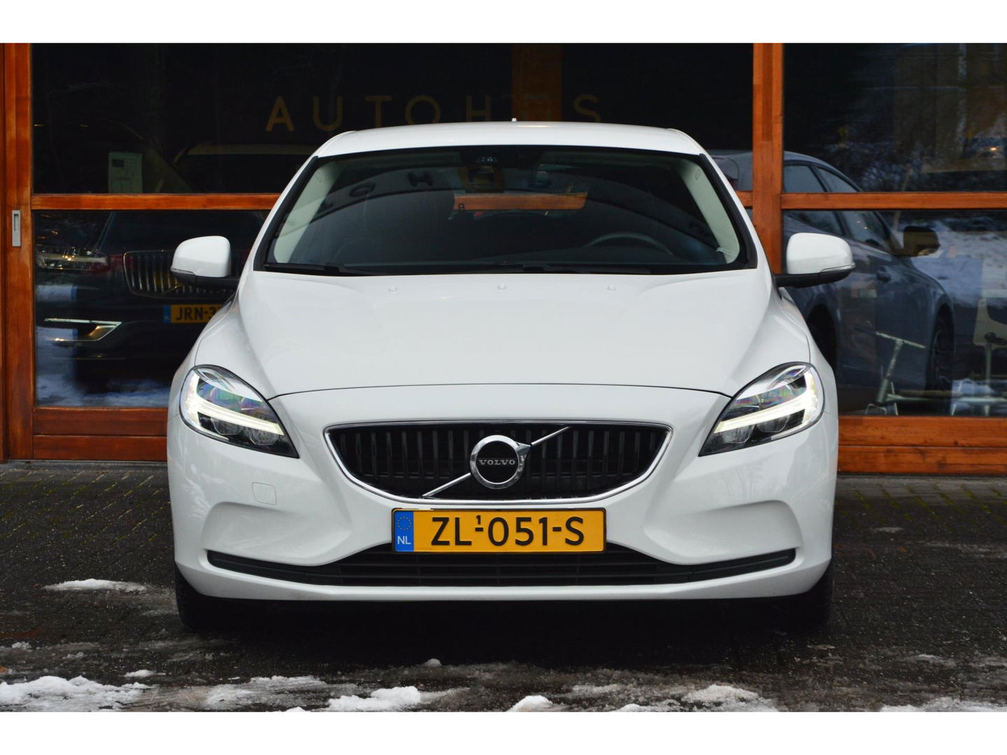 Volvo V40 T2 Polar+ | Dealer onderhouden | Automaat | Stoelverwarming | 4 All-Seasons | Cruise Control |