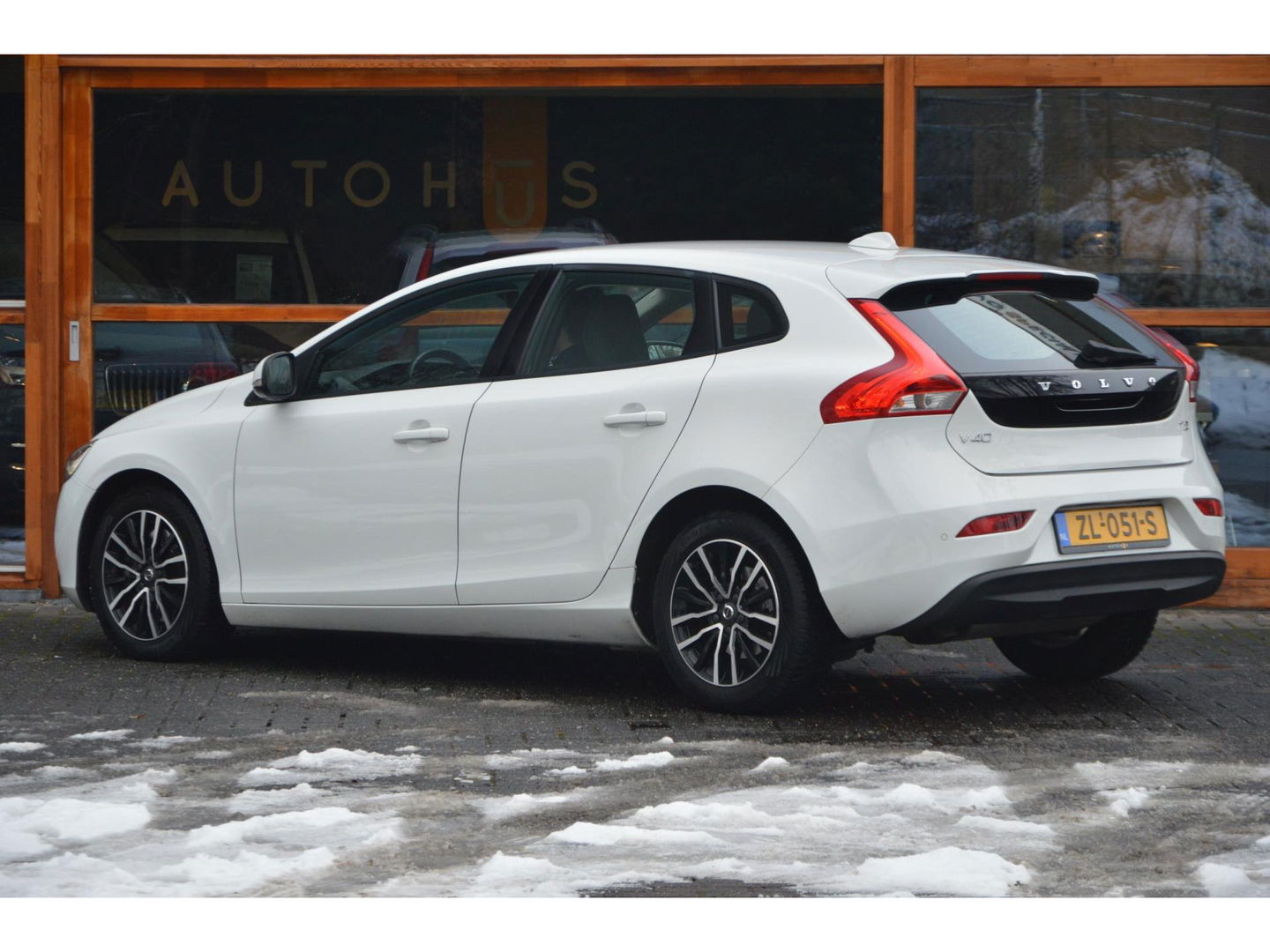 Volvo V40 T2 Polar+ | Dealer onderhouden | Automaat | Stoelverwarming | 4 All-Seasons | Cruise Control |