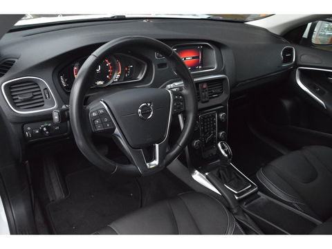 Volvo V40 T2 Polar+ | Dealer onderhouden | Automaat | Stoelverwarming | 4 All-Seasons | Cruise Control |