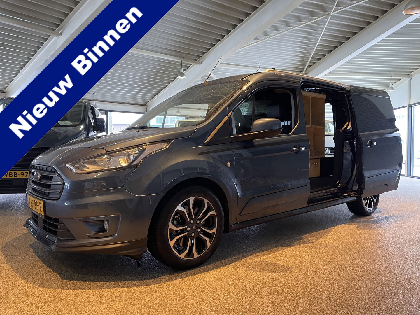 Ford Transit Connect 1.5 EcoBlue L2 Sport automaat / vaste prijs rijklaar € 14.950 ex btw / lease vanaf € 252 / dubbele schuifdeur / blauw metallic / camera / trekhaak / stoelverwarming / euro 6 !