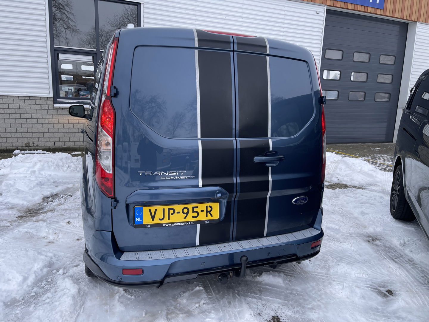 Ford Transit Connect 1.5 EcoBlue L2 Sport automaat / vaste prijs rijklaar € 14.950 ex btw / lease vanaf € 252 / dubbele schuifdeur / blauw metallic / camera / trekhaak / stoelverwarming / euro 6 !