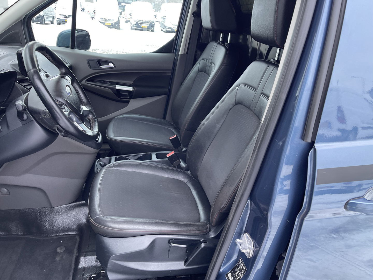 Ford Transit Connect 1.5 EcoBlue L2 Sport automaat / vaste prijs rijklaar € 14.950 ex btw / lease vanaf € 252 / dubbele schuifdeur / blauw metallic / camera / trekhaak / stoelverwarming / euro 6 !