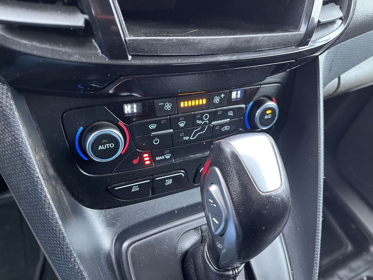 Ford Transit Connect 1.5 EcoBlue L2 Sport automaat / vaste prijs rijklaar € 14.950 ex btw / lease vanaf € 252 / dubbele schuifdeur / blauw metallic / camera / trekhaak / stoelverwarming / euro 6 !