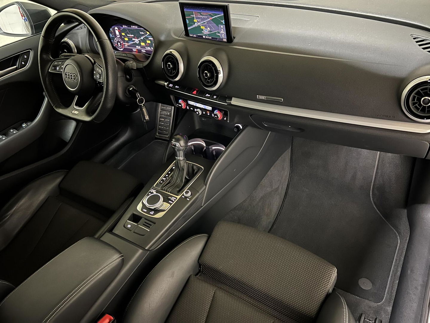 Audi A3 Sportback 35 TFSI 150PK S-Line Black Edition Virtual