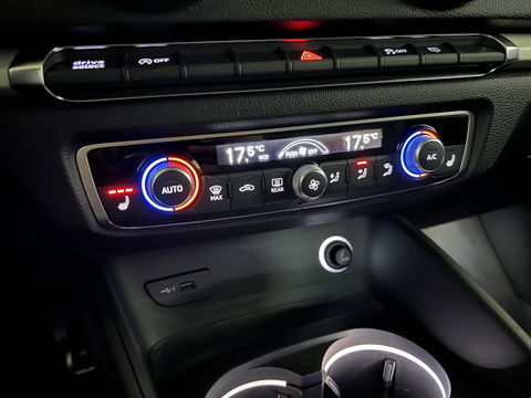 Audi A3 Sportback 35 TFSI 150PK S-Line Black Edition Virtual