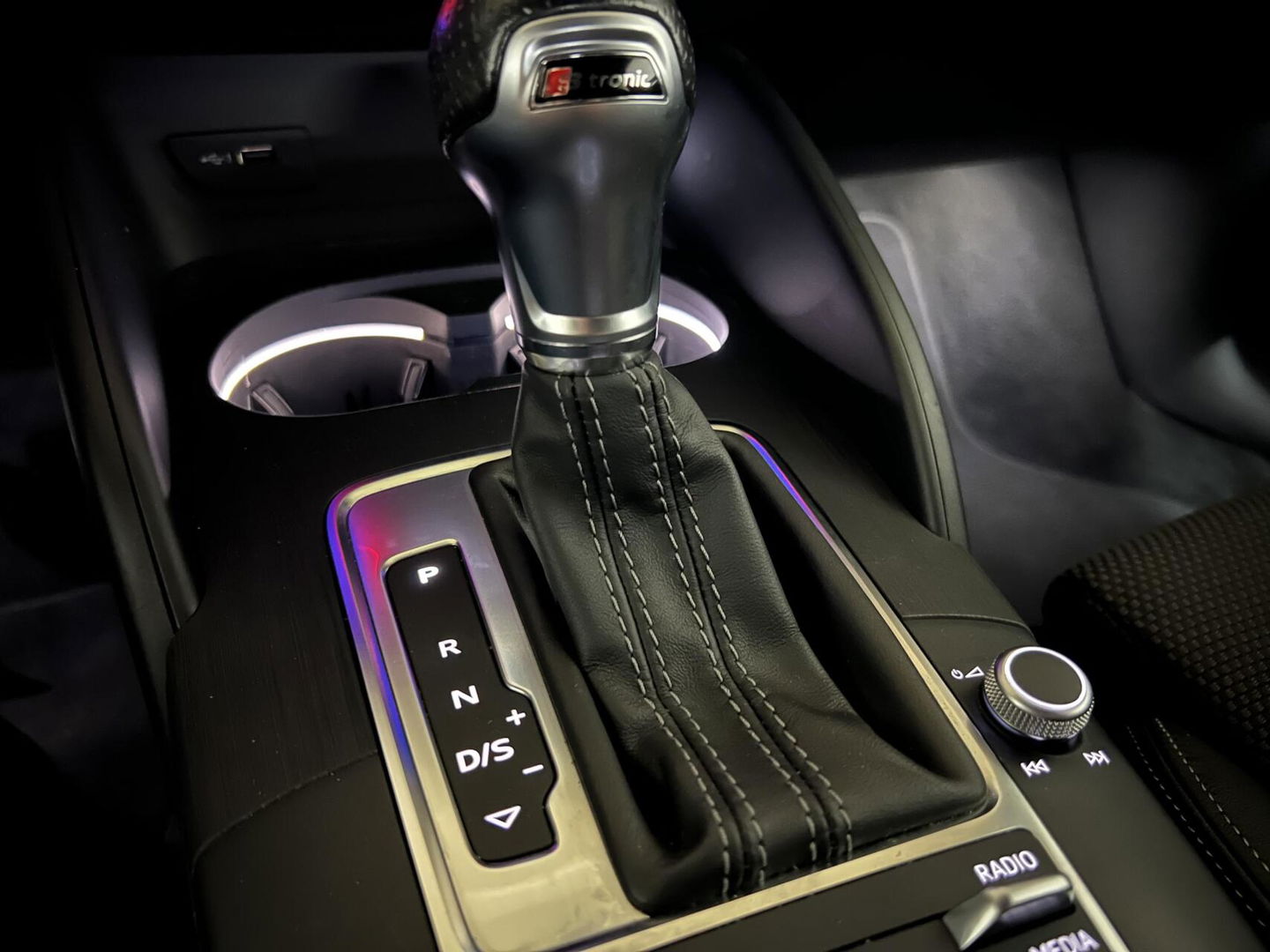 Audi A3 Sportback 35 TFSI 150PK S-Line Black Edition Virtual