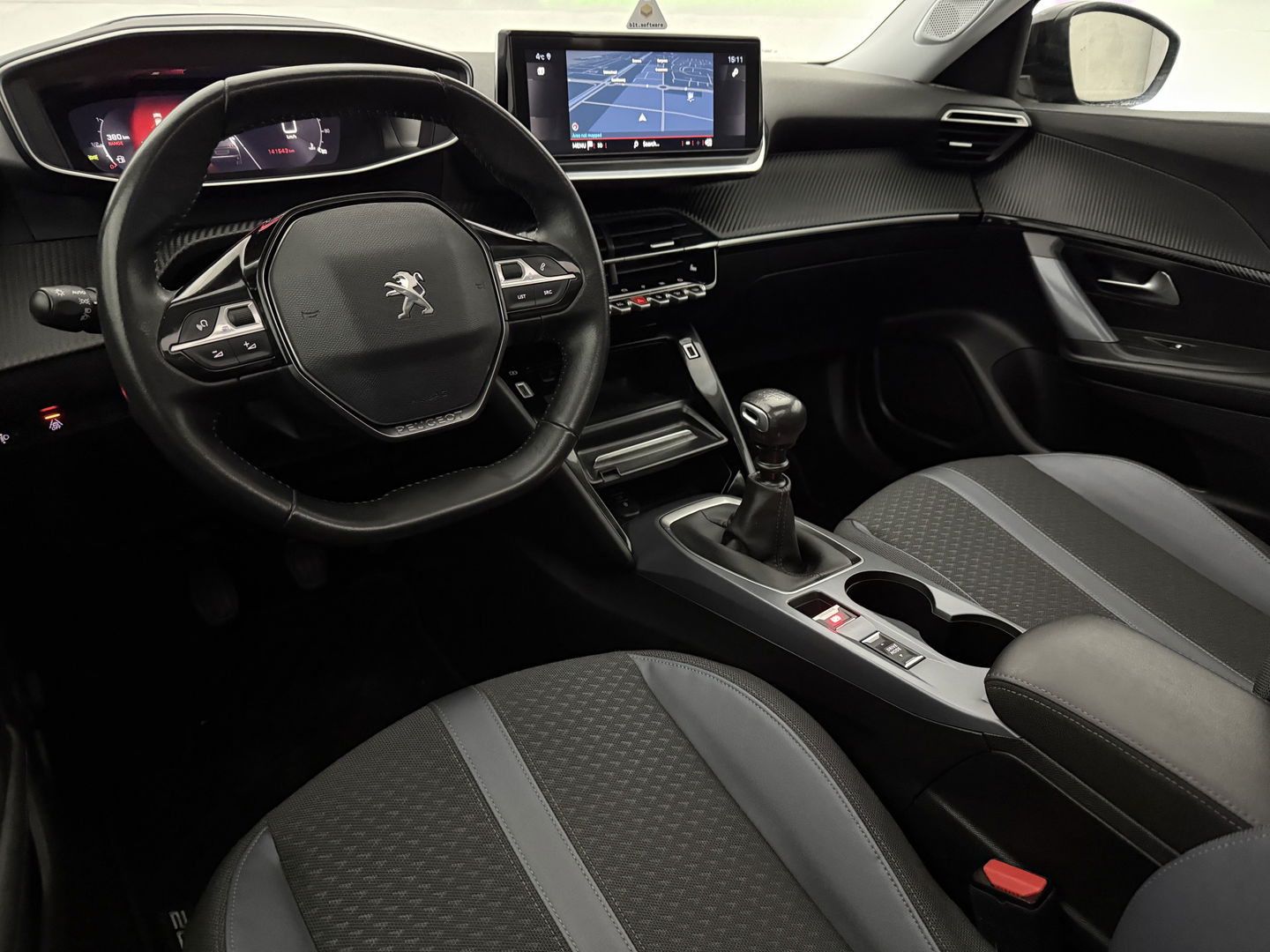 Peugeot 2008 1.2 PureTech | Pano | Virtual | Camera | Trekh. | Cruise | Carplay | Stoelverw. | NAP