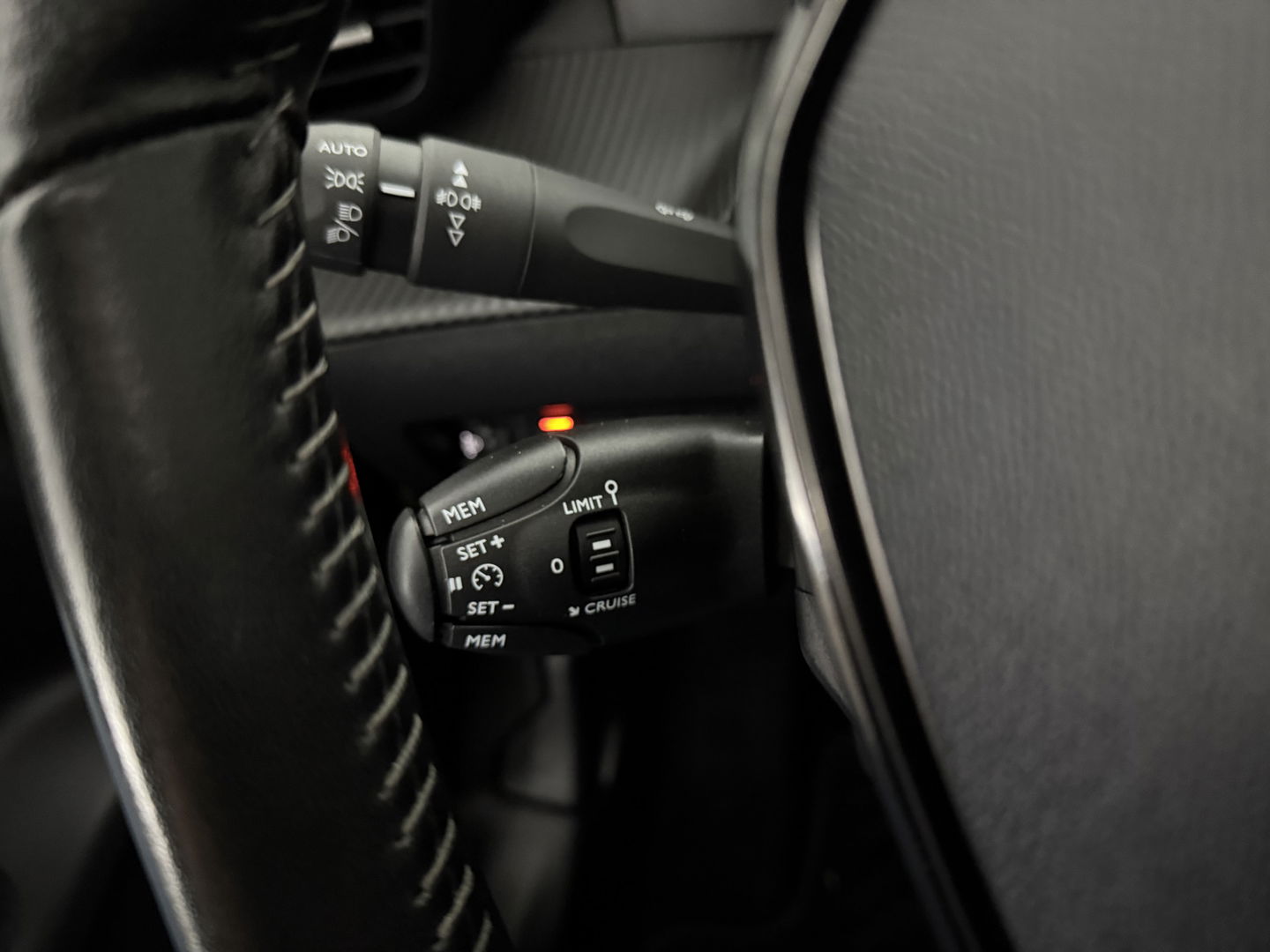 Peugeot 2008 1.2 PureTech | Pano | Virtual | Camera | Trekh. | Cruise | Carplay | Stoelverw. | NAP