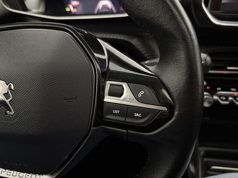 Peugeot 2008 1.2 PureTech | Pano | Virtual | Camera | Trekh. | Cruise | Carplay | Stoelverw. | NAP