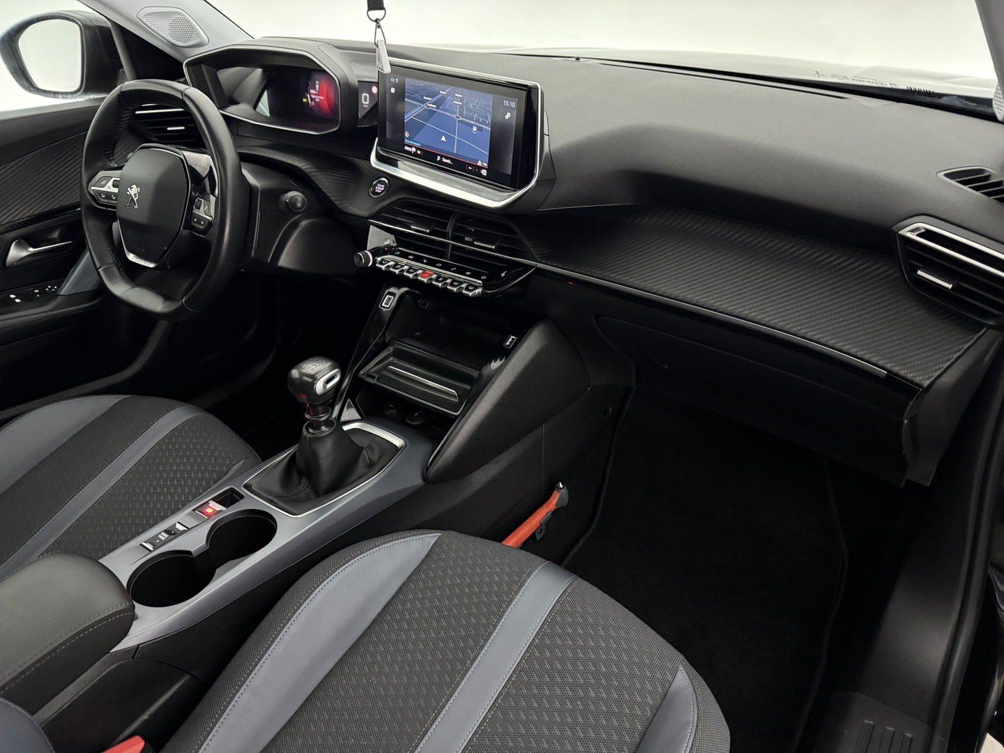 Peugeot 2008 1.2 PureTech | Pano | Virtual | Camera | Trekh. | Cruise | Carplay | Stoelverw. | NAP