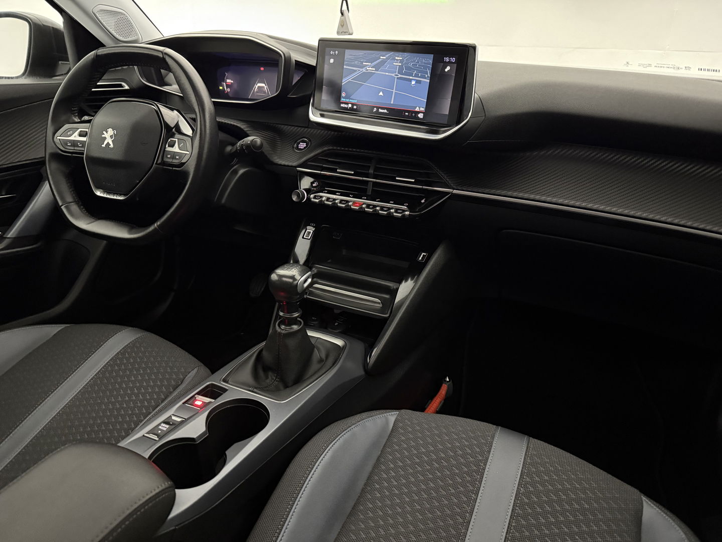 Peugeot 2008 1.2 PureTech | Pano | Virtual | Camera | Trekh. | Cruise | Carplay | Stoelverw. | NAP