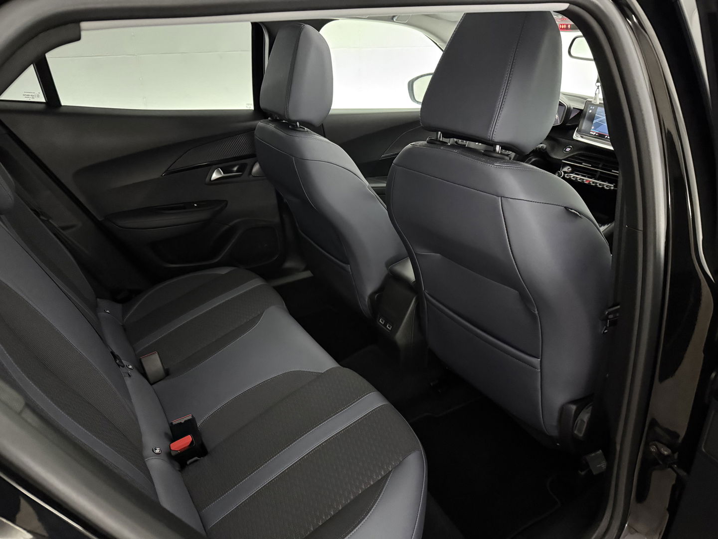 Peugeot 2008 1.2 PureTech | Pano | Virtual | Camera | Trekh. | Cruise | Carplay | Stoelverw. | NAP