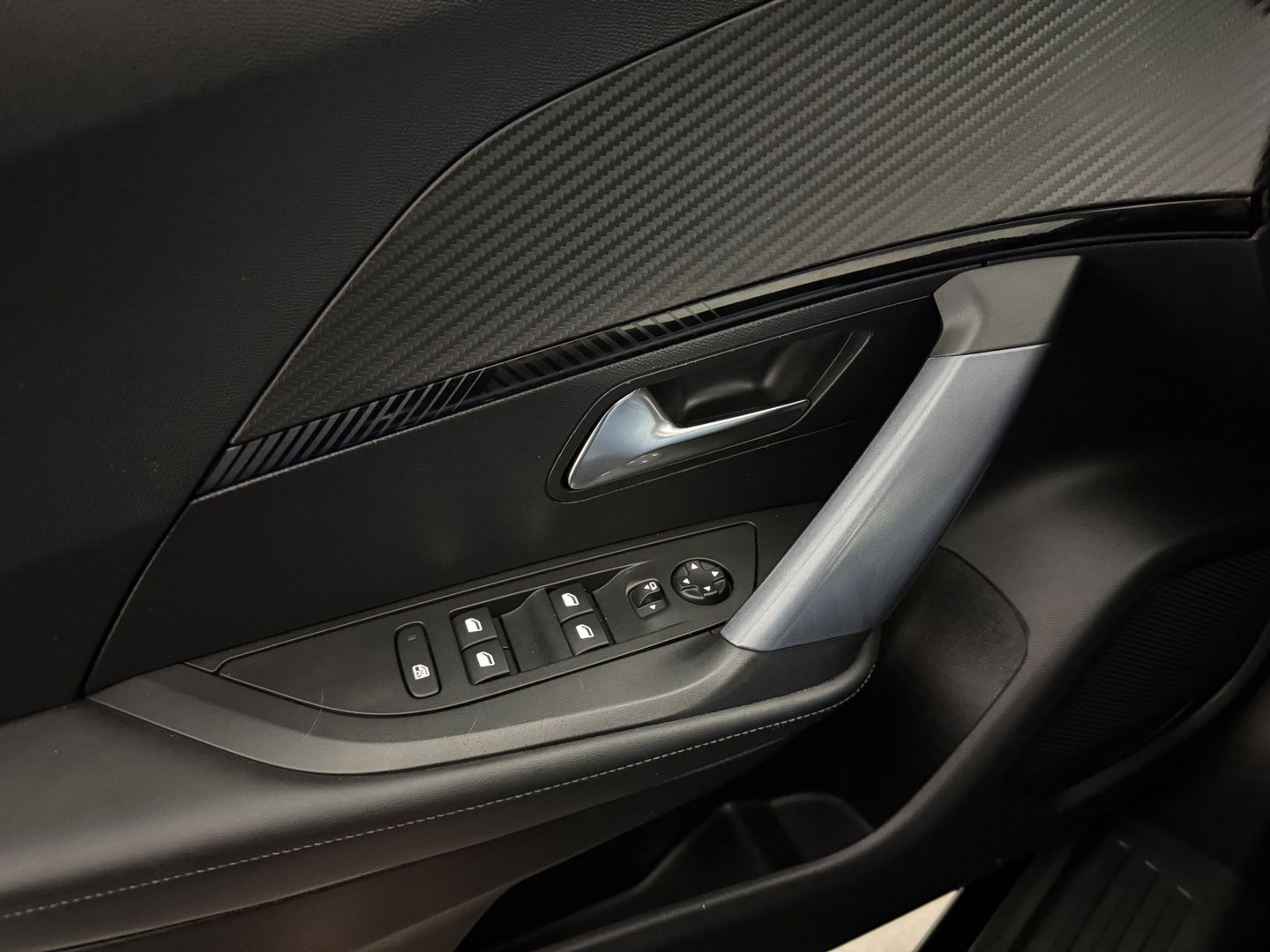 Peugeot 2008 1.2 PureTech | Pano | Virtual | Camera | Trekh. | Cruise | Carplay | Stoelverw. | NAP