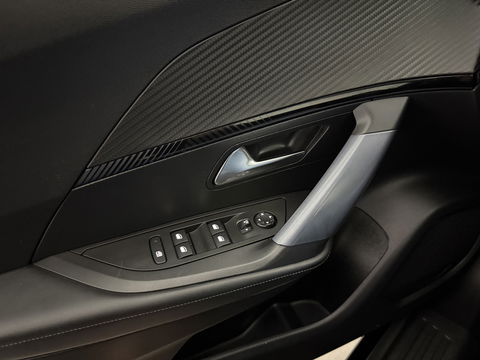 Peugeot 2008 1.2 PureTech | Pano | Virtual | Camera | Trekh. | Cruise | Carplay | Stoelverw. | NAP