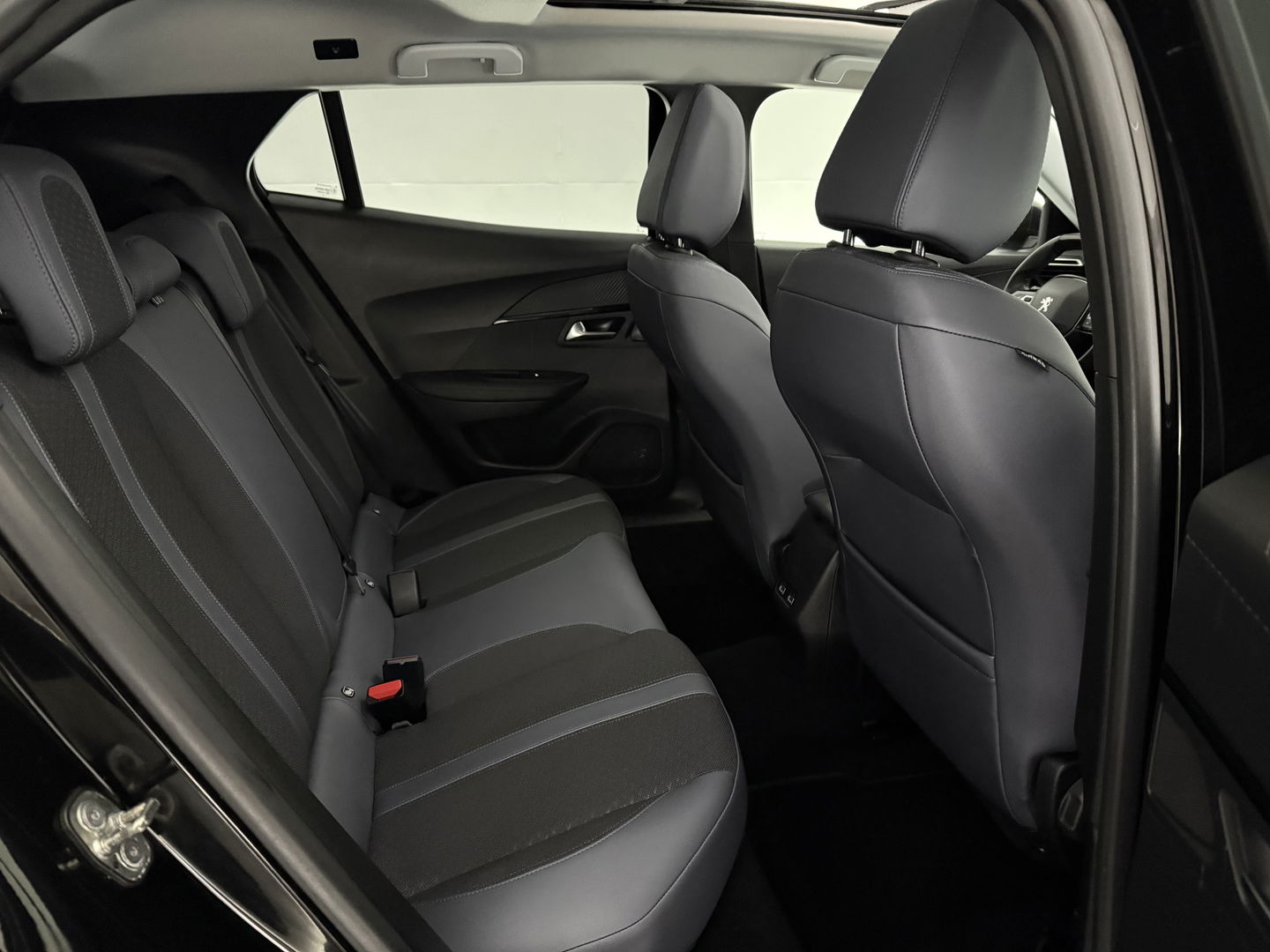 Peugeot 2008 1.2 PureTech | Pano | Virtual | Camera | Trekh. | Cruise | Carplay | Stoelverw. | NAP