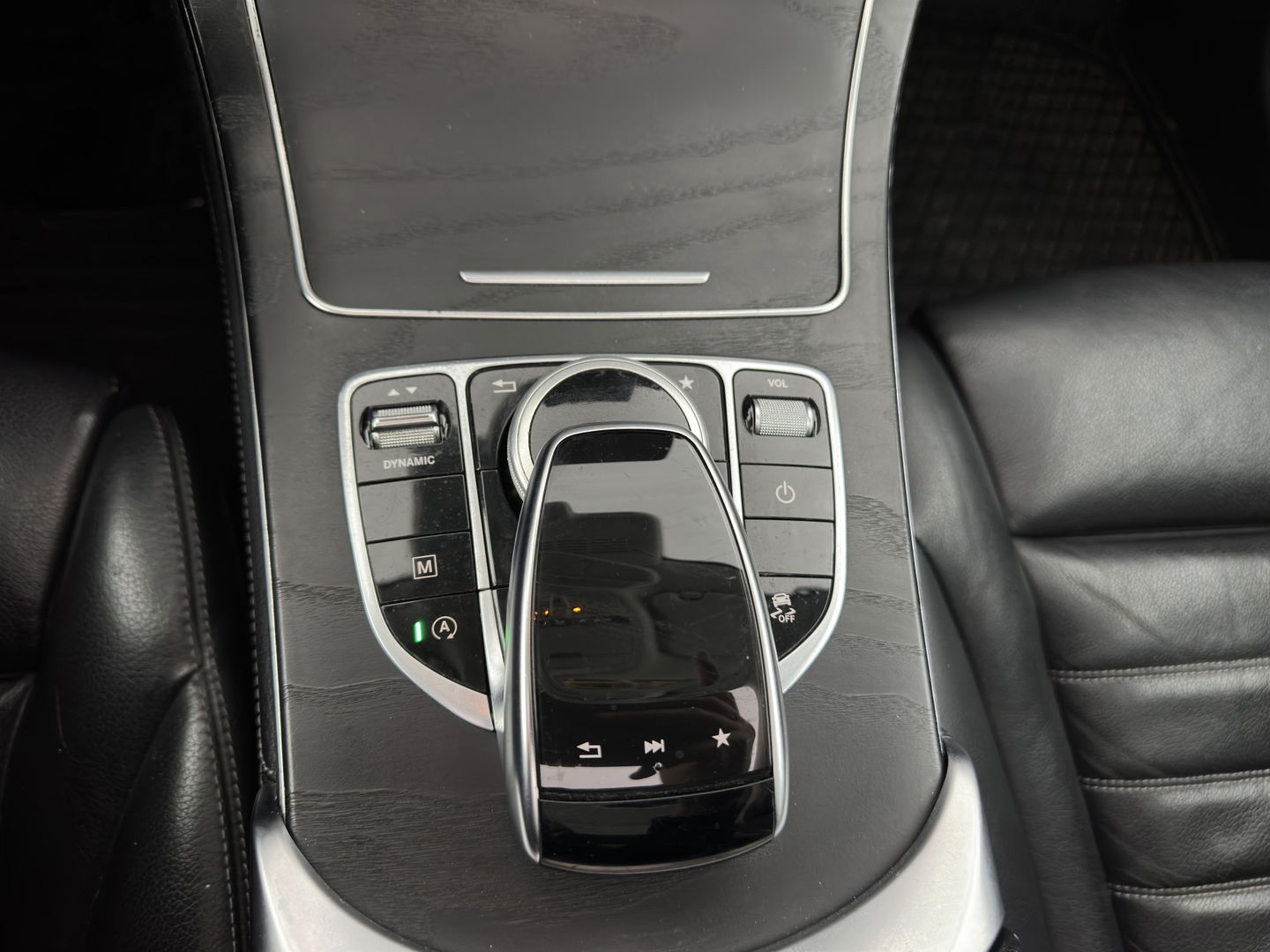 Mercedes-Benz GLC 220d 4MATIC Premium Plus (INCL-BTW) *PANO | LEATHER | FULL-LED | MEMORY-PACK | TOPVIEW | BLINDSPOT | HEATED-COMFORTSEATS | NAVI-FULLMAP | ECC | PDC | CRUISE | SHIFTPADDLES | TOWBAR | 18''ALU*