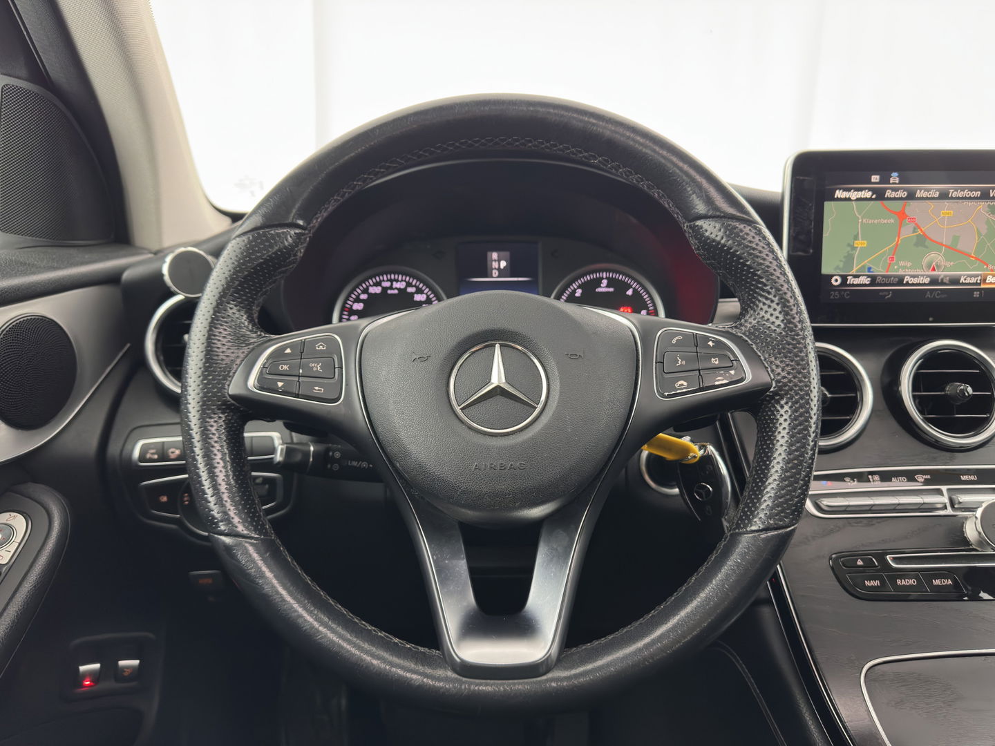 Mercedes-Benz GLC 220d 4MATIC Premium Plus (INCL-BTW) *PANO | LEATHER | FULL-LED | MEMORY-PACK | TOPVIEW | BLINDSPOT | HEATED-COMFORTSEATS | NAVI-FULLMAP | ECC | PDC | CRUISE | SHIFTPADDLES | TOWBAR | 18''ALU*